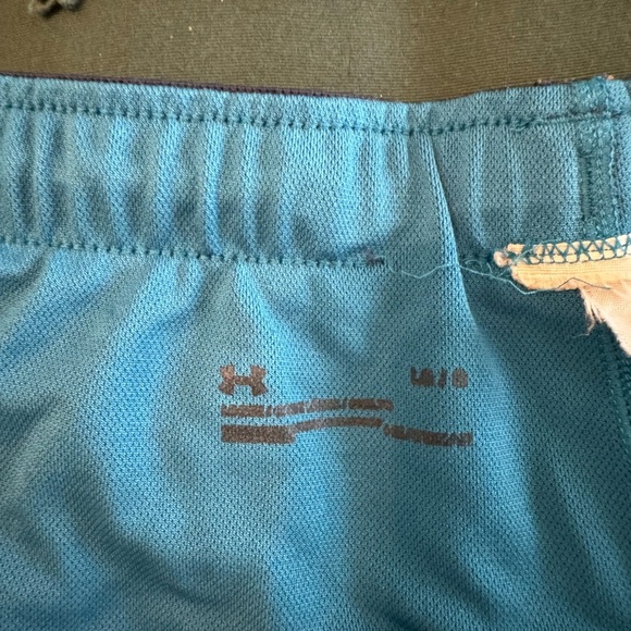 Blue under armor shorts - Picture 3 of 3